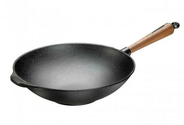 Skeppshult Wokpfanne Aus Gusseisen Mit Walnussgriff 3 Skeppshult Wokpfanne Aus Gusseisen Mit Walnussgriff