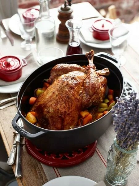 Staub Cocotte Oval Aus Gusseisen In Schwarz 11 Cm / 0,25 Liter 7 Staub Cocotte Oval Aus Gusseisen In Schwarz 11 Cm / 0,25 Liter – Bild 5