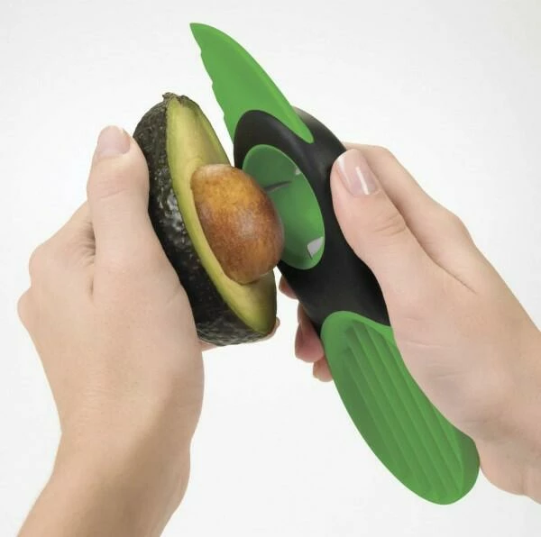 OXO Good Grips 3-in-1-Avocadoschneider In Grün – Bild 4