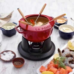 Staub Fondueset Aus Gusseisen In Kirschrot 16 Cm / 12,5 Cm / 8,4 Cm / 1,1 L 16 Staub Fondueset Aus Gusseisen In Kirschrot 16 Cm / 12,5 Cm / 8,4 Cm / 1,1 L -Staub Cocotte SHOP 14202 rgb 300dp neu l