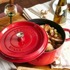 Staub Cocotte Rund Aus Gusseisen In Kirschrot 24 Cm / 22 Cm / 10 Cm/ 3,8 Liter 10 Staub Cocotte Rund Aus Gusseisen In Kirschrot 24 Cm / 22 Cm / 10 Cm/ 3,8 Liter -Staub Cocotte SHOP 14840 rgb 300dpi neu 2 l 4