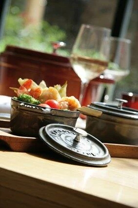 Staub Cocotte Oval Aus Gusseisen In Kirschrot 33 X 28 Cm / 6,5 Liter – Bild 4