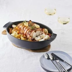 Appolia Auflaufform Oval In Schiefergrau 31 Cm Länge -Staub Cocotte SHOP Appolia ovale grand ardoise 60565 PIXEL BECHAMEL 2