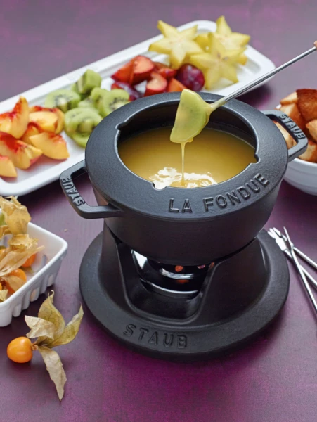 Staub Fondueset Aus Gusseisen In Schwarz 20 Cm / 12,5 Cm / 11,6 Cm / 2,3 L 7 Staub Fondueset Aus Gusseisen In Schwarz 20 Cm / 12,5 Cm / 11,6 Cm / 2,3 L – Bild 5