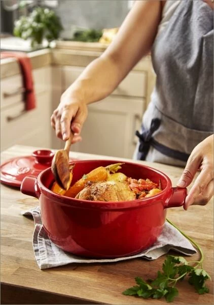 Emile Henry Schmortopf Rund In Granatapfel 28 Cm / 20 Cm / 12,5 Cm / 5,3 Liter / 4 Kg – Bild 3