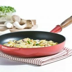 Le Creuset Bratpfanne Aus Gusseisen In Kirschrot 24 Cm 7 Le Creuset Bratpfanne Aus Gusseisen In Kirschrot 24 Cm -Staub Cocotte SHOP Gusseisen 40 klein l