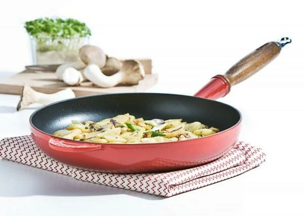 Le Creuset Bratpfanne Aus Gusseisen In Kirschrot 24 Cm 5 Le Creuset Bratpfanne Aus Gusseisen In Kirschrot 24 Cm – Bild 3