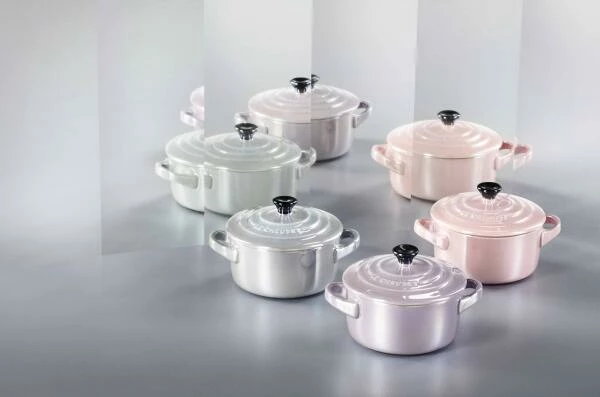 Le Creuset Mini Cocotte In Creme Metallic – Bild 4