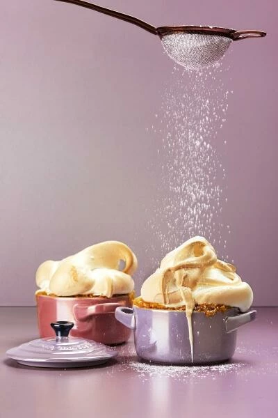 Le Creuset Mini Cocotte In Creme Metallic – Bild 3