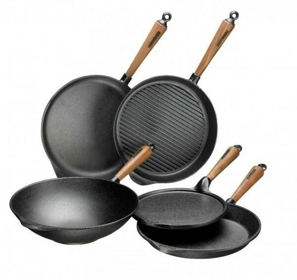 Skeppshult Wokpfanne Aus Gusseisen Mit Walnussgriff 4 Skeppshult Wokpfanne Aus Gusseisen Mit Walnussgriff – Bild 2