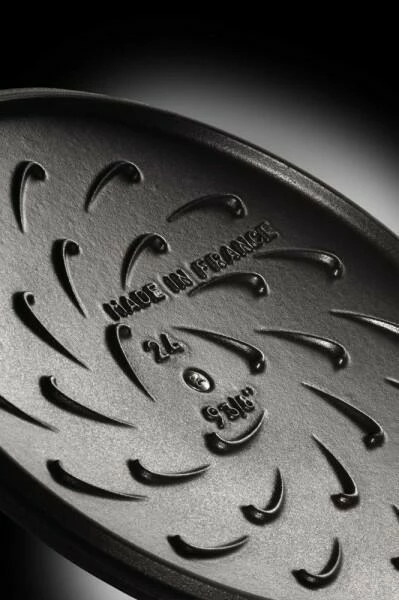 Staub Bräter Mit Chistera Drop-Structure In Kirschrot 24 Cm/ 2,4 L / 11,5 Cm/ 4,5 Kg – Bild 3